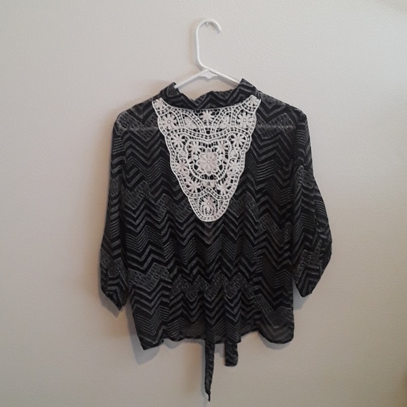 Patterned Button Up Top - Picture 5 of 5